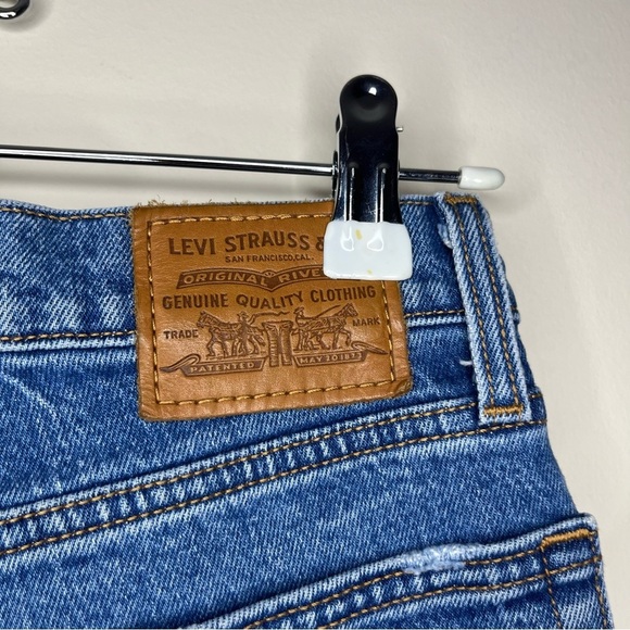 LEVI’S Premium Wedgie Straight Medium Wash Distressed Rigid Denim Jeans - Picture 12 of 15